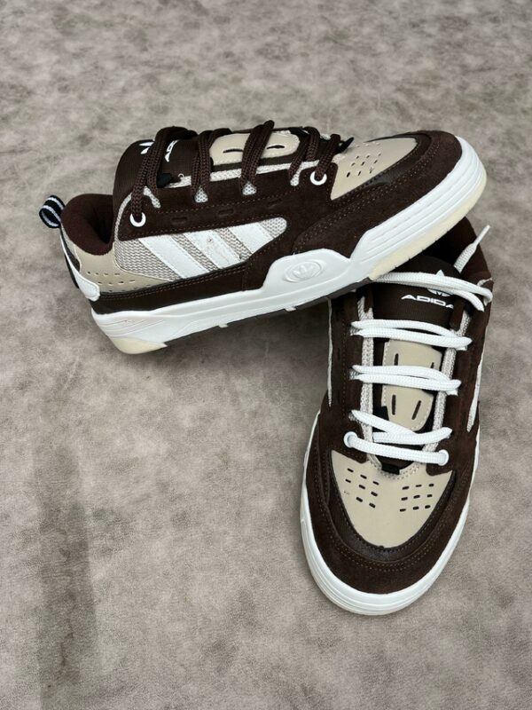 Adidas 2000 Marrón